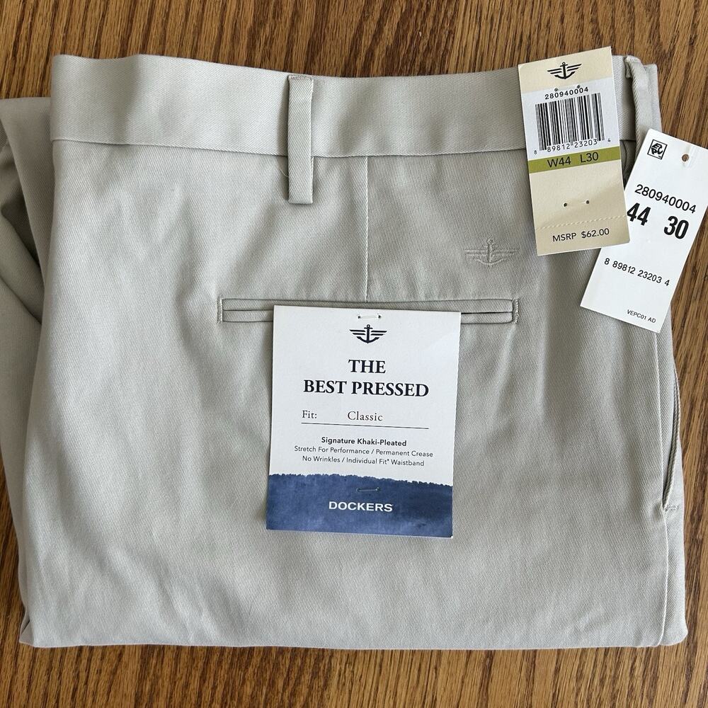 Dockers Signature Khaki Pleated Pant Men’s 44x30 Classic Fit Best Pressed
